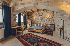 Pinhan Cave Suites