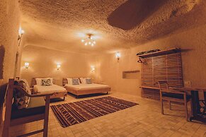 Pinhan Cave Suites