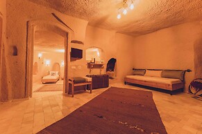 Pinhan Cave Suites