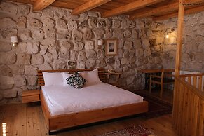 Pinhan Cave Suites