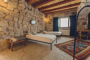 Pinhan Cave Suites