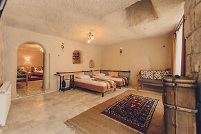 Pinhan Cave Suites