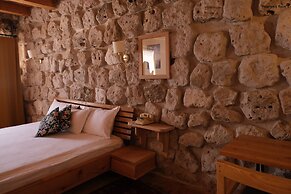 Pinhan Cave Suites