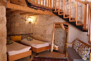 Pinhan Cave Suites
