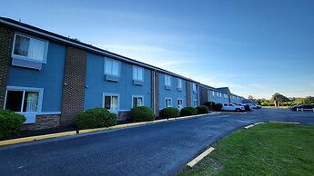 Stonewood Inn & Suites Carrollton - Smithfield