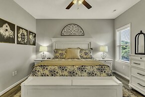 Sunset Bunker 3 Bedroom Condo by RedAwning