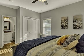 Sunset Bunker 3 Bedroom Condo by RedAwning