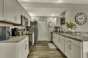 Sunset Bunker 3 Bedroom Condo by RedAwning