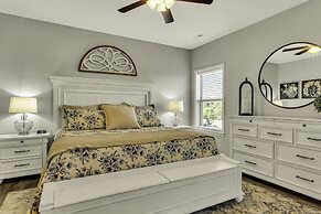 Sunset Bunker 3 Bedroom Condo by RedAwning