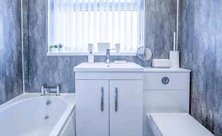 3-bed 5-6 Berth Modernised Bungalow!