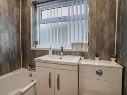 3-bed 5-6 Berth Modernised Bungalow!