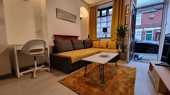Cosy Stay in Stoke on Trent By Villazu