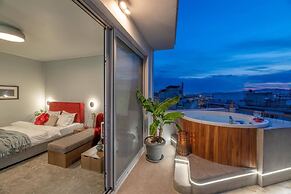 Topfloor Getaway Balcony&hot Tub+acropolis View