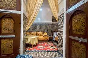 Family Room for 18 Peoples Sunny Riad Inside Medina Fes El Bali