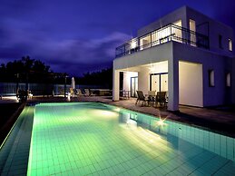 Sanders Azzurro - Lovely Villa w/ Private Pool