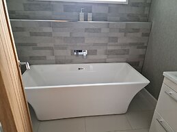 Maple 2 Bedroom Luxury Lodge in Mid Wales