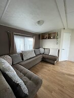 Impeccable 4-bed Caravan in Clacton-on-sea