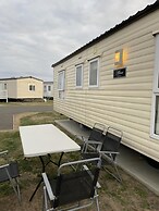 Impeccable 4-bed Caravan in Clacton-on-sea