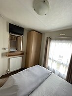Impeccable 4-bed Caravan in Clacton-on-sea