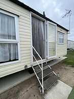 Impeccable 4-bed Caravan in Clacton-on-sea
