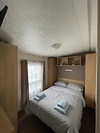 Impeccable 4-bed Caravan in Clacton-on-sea