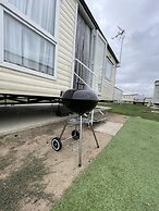 Impeccable 4-bed Caravan in Clacton-on-sea