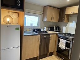 Impeccable 4-bed Caravan in Clacton-on-sea