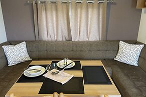 Caravan - Sleeps 10 - Pet Friendly - Parking