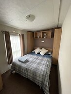 Impeccable 4-bed Caravan in Clacton-on-sea