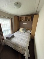 Impeccable 4-bed Caravan in Clacton-on-sea
