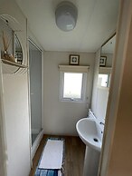 Impeccable 4-bed Caravan in Clacton-on-sea