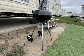 Caravan - Sleeps 10 - Pet Friendly - Parking