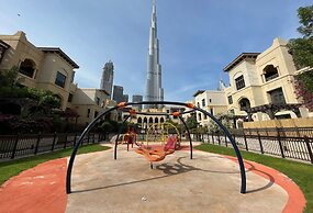 Pvt Hot Tub w Burj Khalifa View by Bnbme