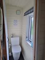 Glamping Hut - Riverview 5