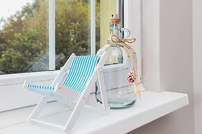 Rozewie Cosy Apartment by Renters