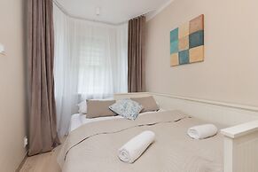 Rozewie Cosy Apartment by Renters