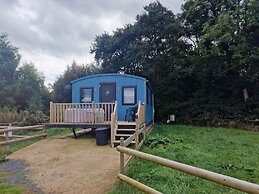 Large Glamping Hut - Riverview 13