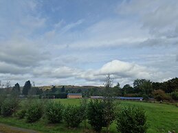 Large Glamping Hut - Riverview 13