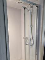 Glamping Hut - Riverside 6