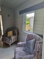 Glamping Hut - Riverside 6