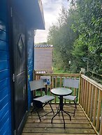 Glamping Hut - Riverside 6