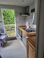 Glamping Hut - Riverside 6