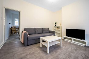 Modern Spacious 2 Bedroom House in Leigh