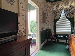 Four Winds Victorian Venue & Suites