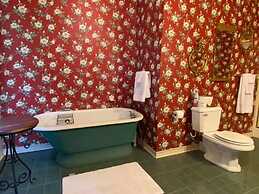Four Winds Victorian Venue & Suites