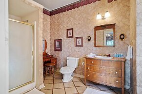 Four Winds Victorian Venue & Suites