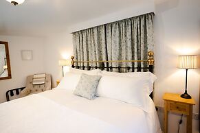 HOVELL HALL  Country B&B