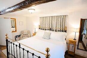 HOVELL HALL  Country B&B