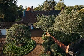 HOVELL HALL  Country B&B