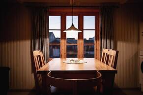 Henningsvær Rorbuer